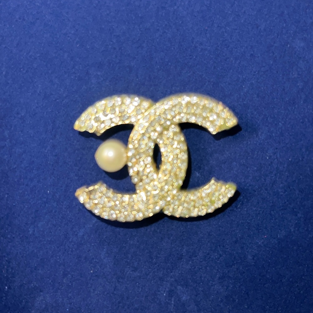 Brooch 6